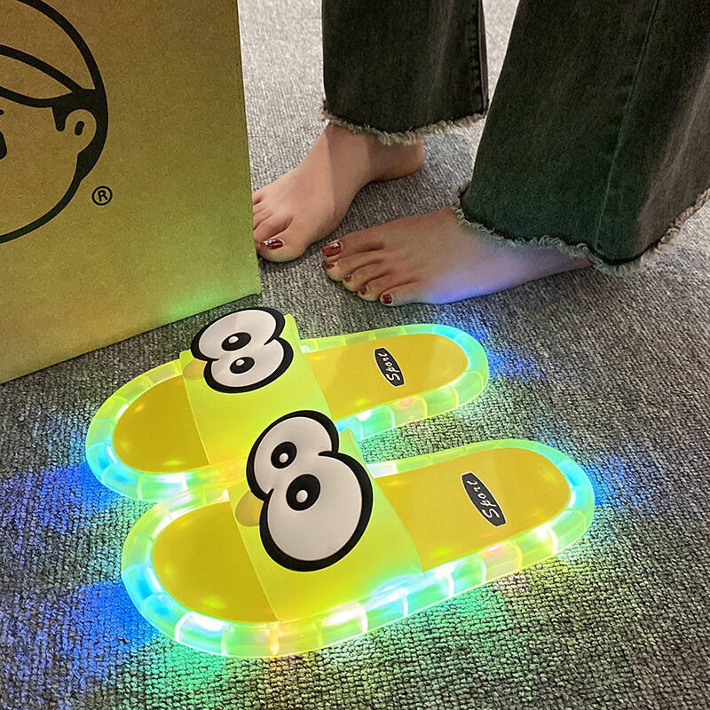 Komik Büyük Gözlü Işıklı Terli - Mule Slip On incelemesi ve fiyatı